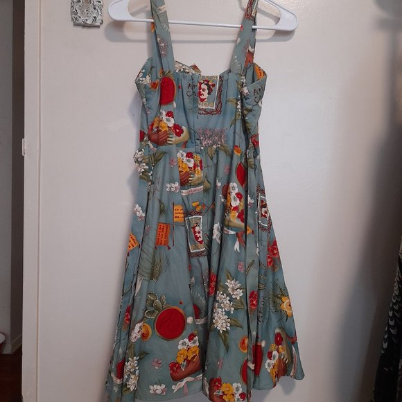 Rockabilly heaven in this collectible, sultry Frida dress - Picture 3 of 3